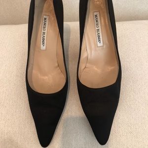 Manolo Blahnik Black Satin BB pump size 37 1//2